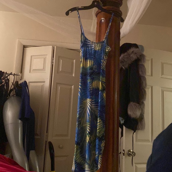 T strap blue and white leaves dress - Picture 1 of 4